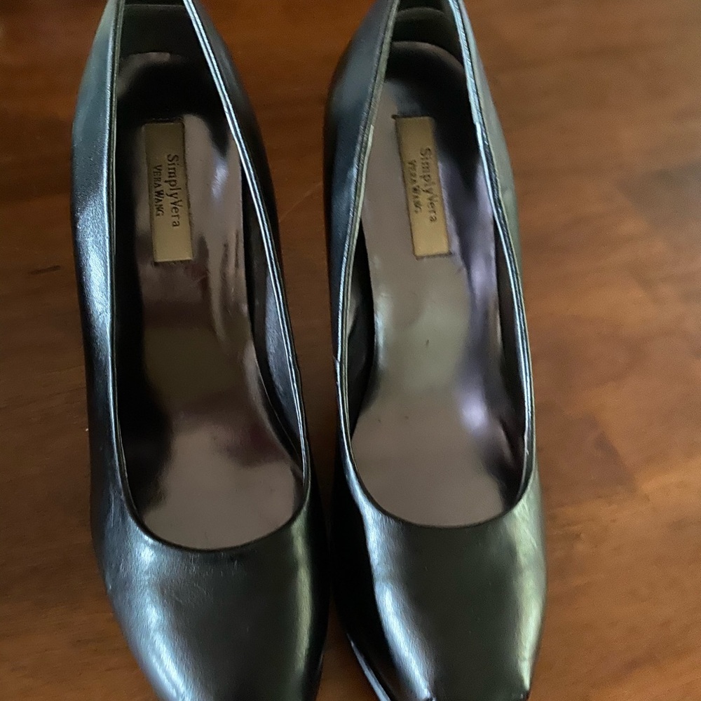 Vera Wang Pumps